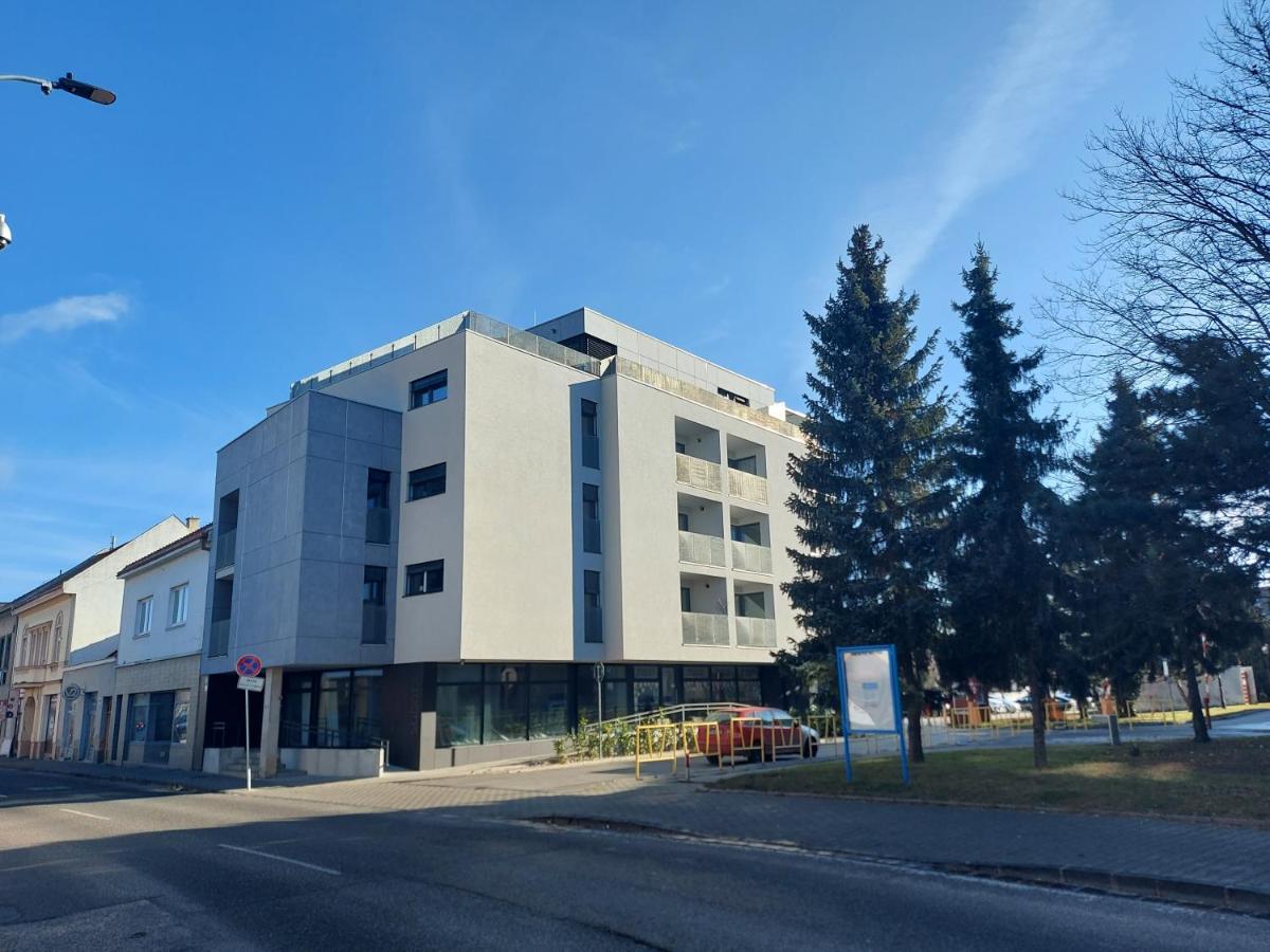 Subarx Centrum Нитра Экстерьер фото